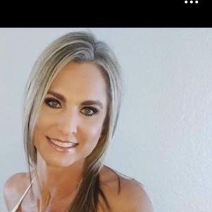 Meet your Posher, Lorinda